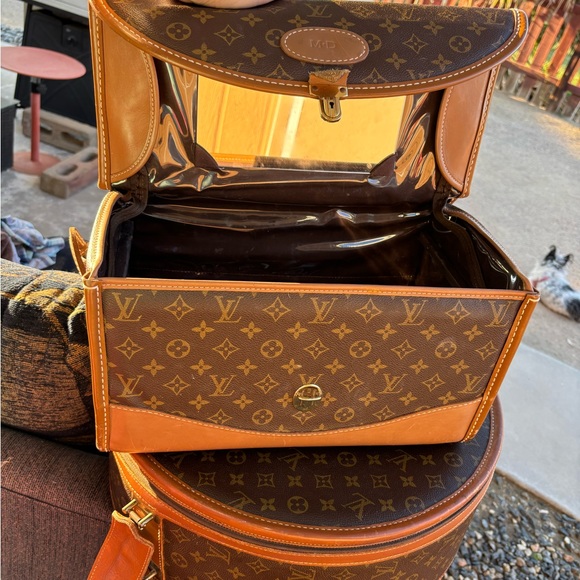 COPY - Louis Vuitton Travel Pair. Vintage & Real from late ‘80’s Made by the Fr… - Picture 6 of 10